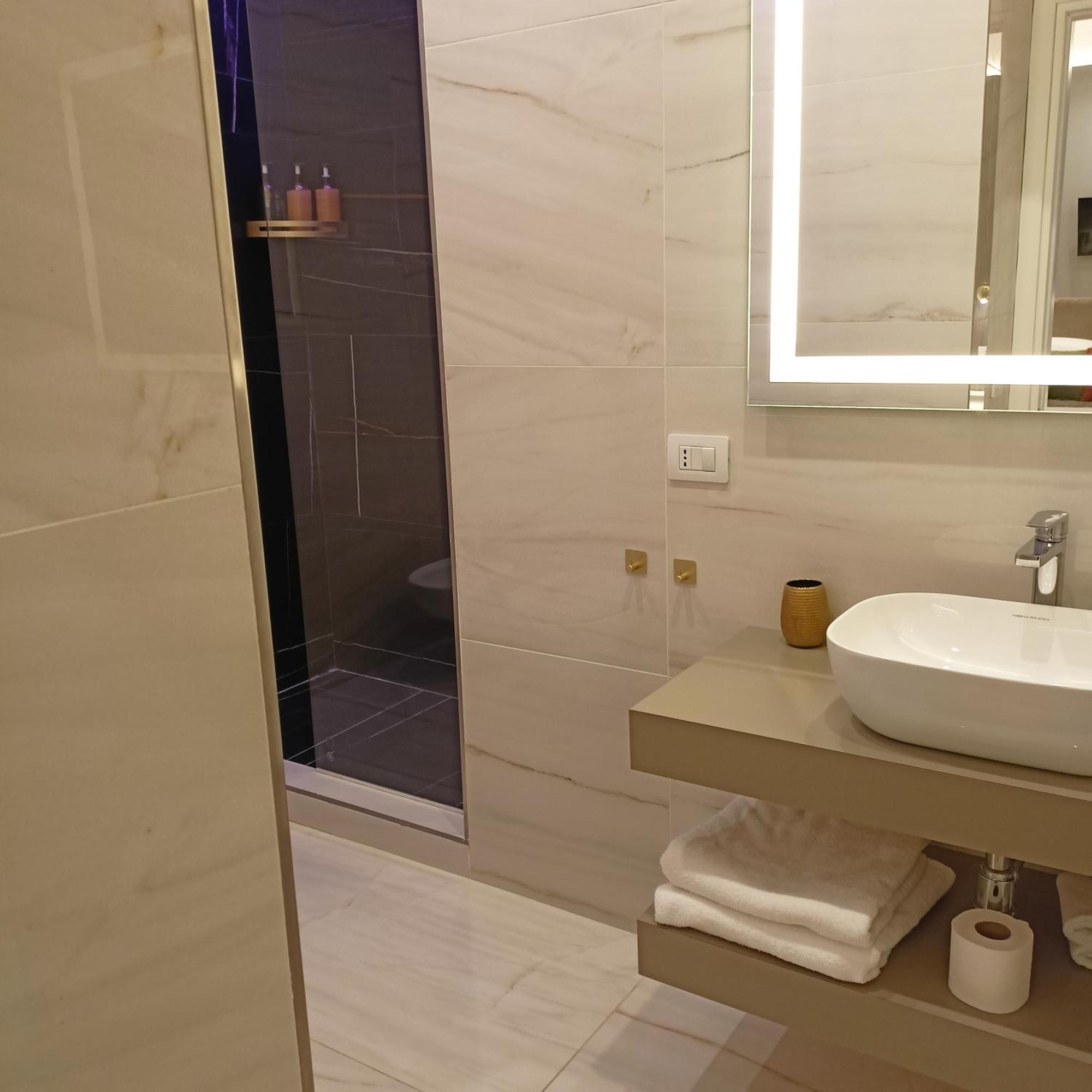 La Lepre Bovio Hotel เนเปิลส์ ภายนอก รูปภาพ