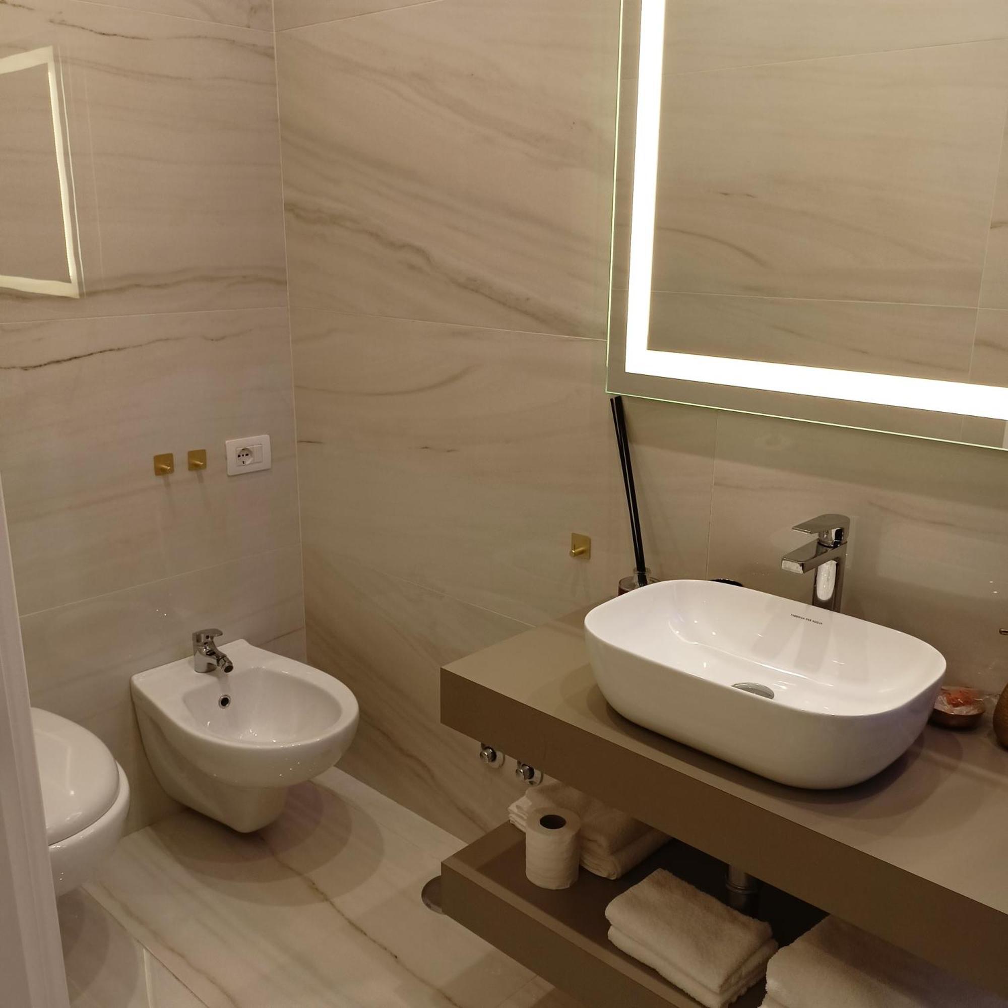 La Lepre Bovio Hotel เนเปิลส์ ภายนอก รูปภาพ