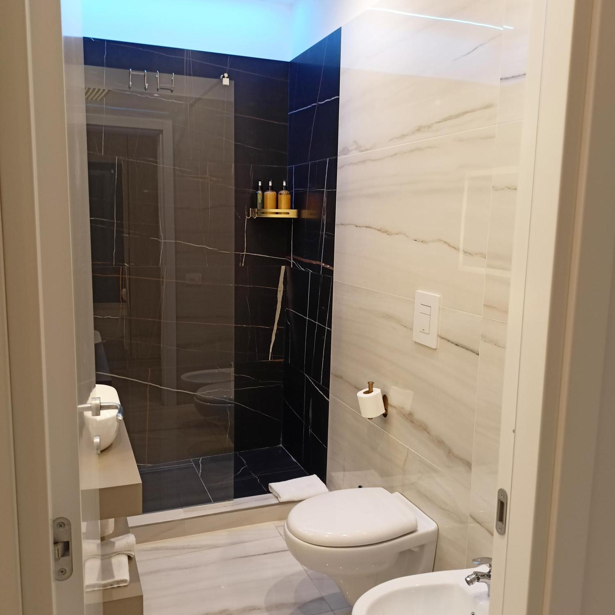 La Lepre Bovio Hotel เนเปิลส์ ภายนอก รูปภาพ