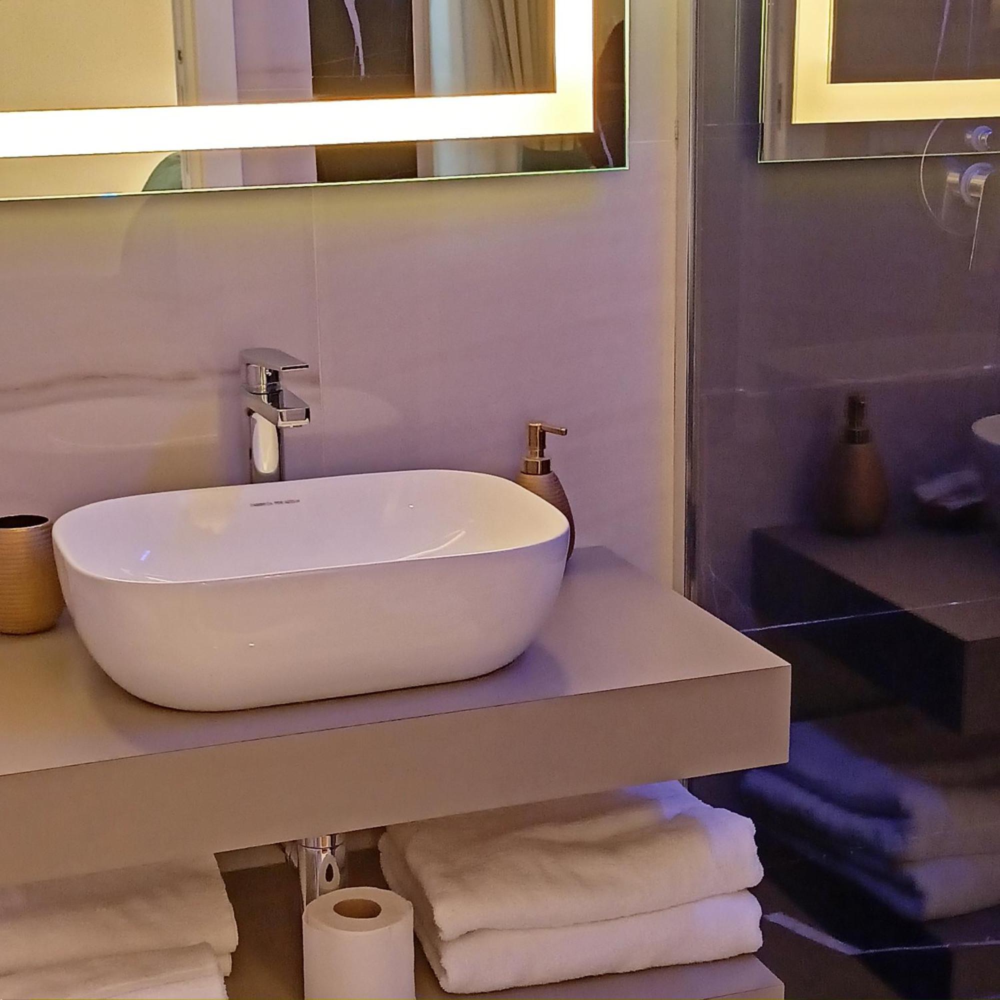 La Lepre Bovio Hotel เนเปิลส์ ภายนอก รูปภาพ