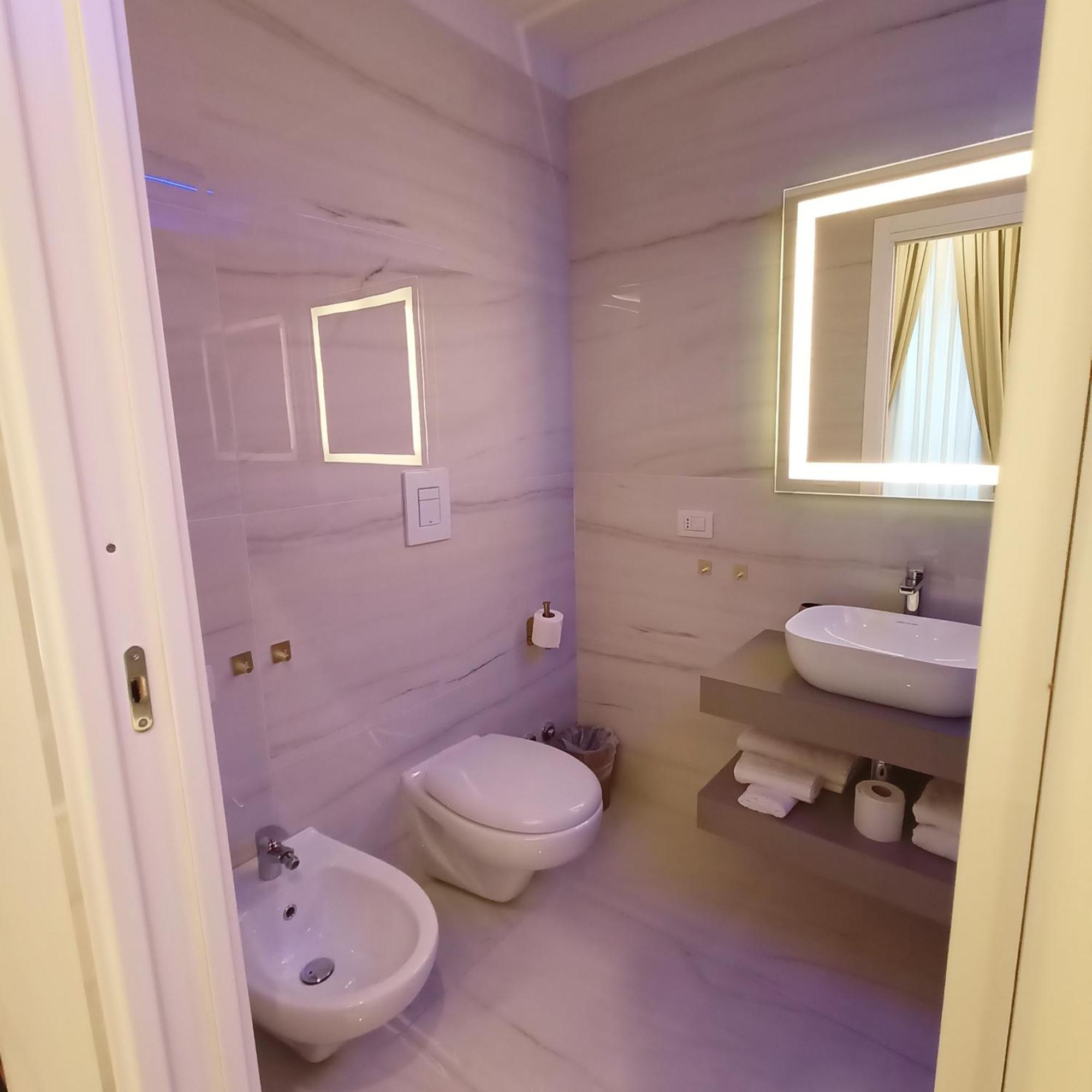 La Lepre Bovio Hotel เนเปิลส์ ภายนอก รูปภาพ